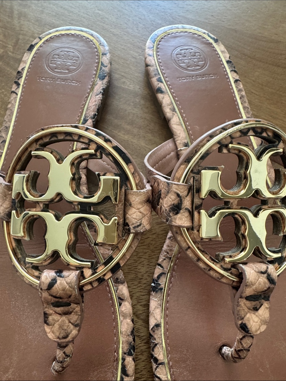 Tory Burch Pink Snake-Print Miller Thong Sandals with Gold Logo - Picture 2 of 5